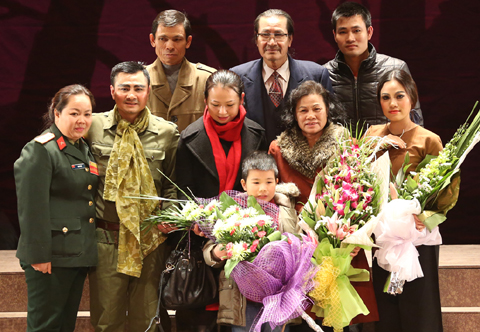 Tự Long và nỗi đau giấu ngược vào trong Tự Long và nỗi đau giấu ngược vào trong