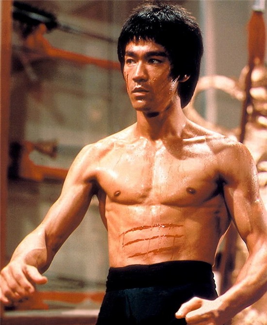 Cú ra đòn nhanh như chớp và câu nói kinh điển của Lý Tiểu Long Cú ra đòn nhanh như chớp và câu nói kinh điển của Lý Tiểu Long