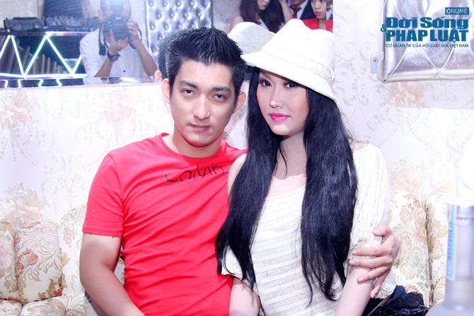 Phi Thanh Vân đi sự kiện với thân hình gầy gò vì ốm nghén 