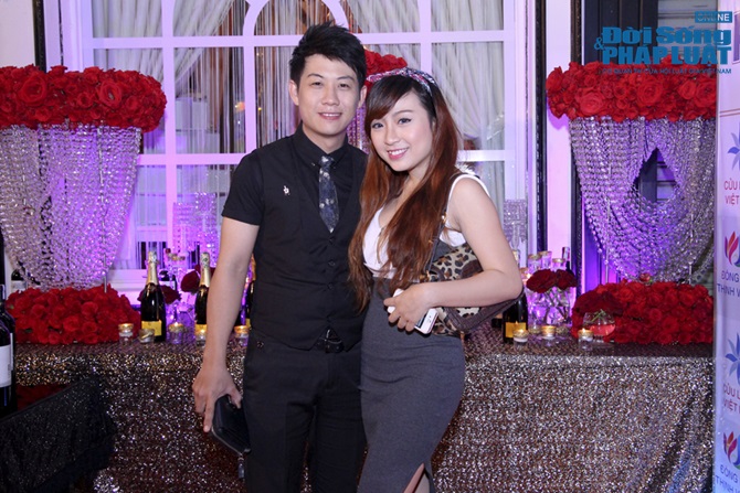 Kenny Sang ôm thú cưng đi sự kiện nhé