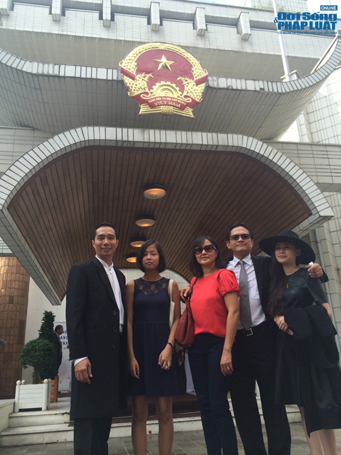 NTK Đỗ Trịnh Hoài Nam và học trò mừng Quốc khánh tại Pháp