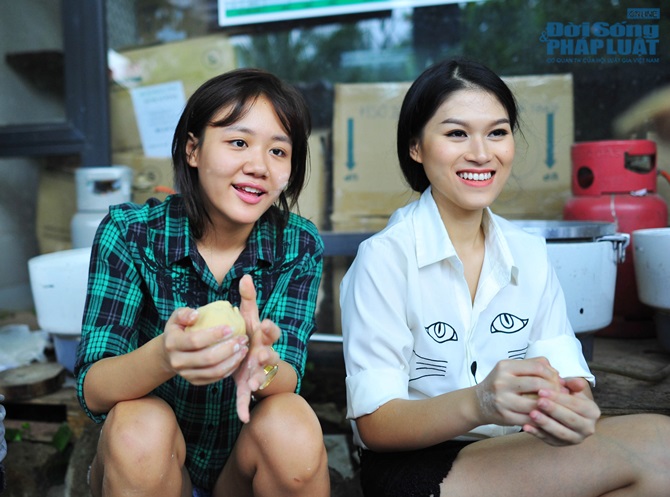 Văn Mai Hương, Ngọc Thanh Tâm làm bánh trung thu cho người nghèo