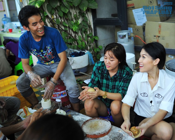 Văn Mai Hương, Ngọc Thanh Tâm làm bánh trung thu cho người nghèo