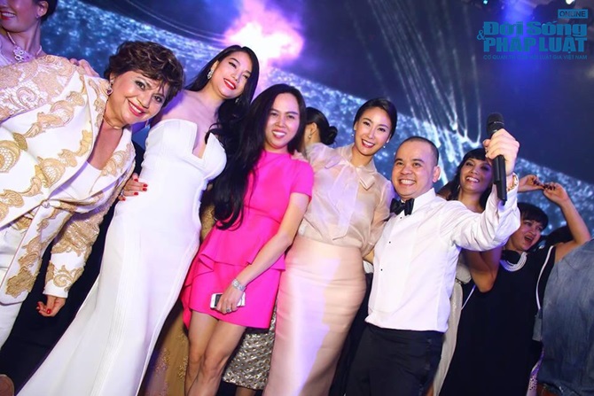 Mr Đàm bảnh bao xuất hiện bên người phụ nữ mà anh 