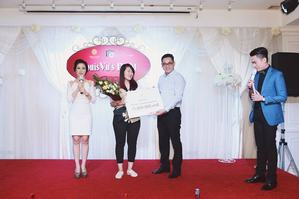 Bụng bầu 6 tháng, Khánh Linh được chồng tháp tùng đi sự kiện