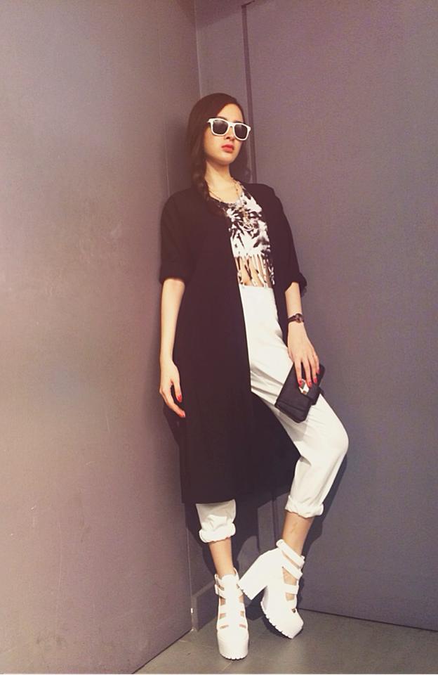 Elly Trần, Hà Anh khoe đường cong trùng trùng điệp điệp Elly Trần, Hà Anh khoe đường cong trùng trùng điệp điệp