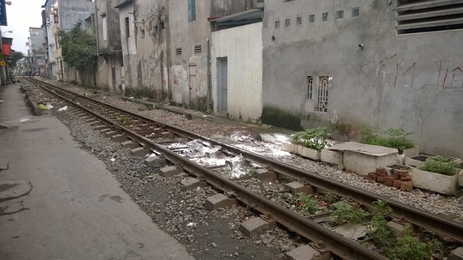 Nam thanh niên bị tàu hỏa cán đứt lìa thi thể Nam thanh niên bị tàu hỏa cán đứt lìa thi thể