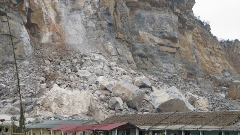 Sập mỏ đá ở Thanh Hóa, 3 công nhân nguy kịch