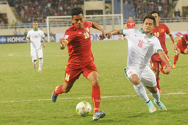 TRỰC TIẾP, Việt Nam 2-2 Indonesia: Công làm thủ phá