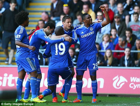Demba Ba nổ súng, Chelsea chật vật hạ Swansea