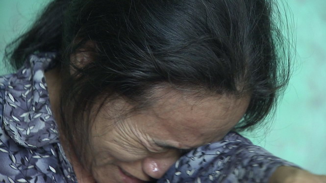 Cha mẹ Quang Hùng khóc cạn nước mắt trước tin con trai bán độ