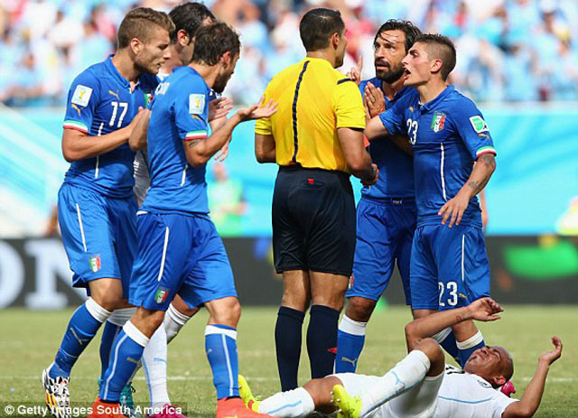 TRỰC TIẾP Uruguay 0-0 Italia (H2): Italia bị mất người