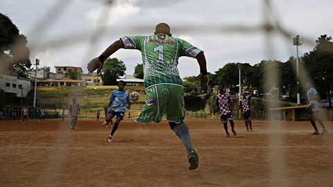 Phải cưa chân vẫn trở thành thủ môn xuất sắc