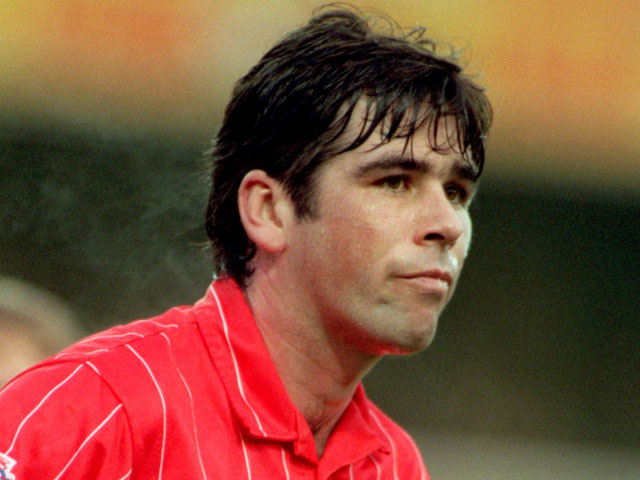 Những siêu sao đình đám phải dọn vệ sinh, ăn xin và bán dâm