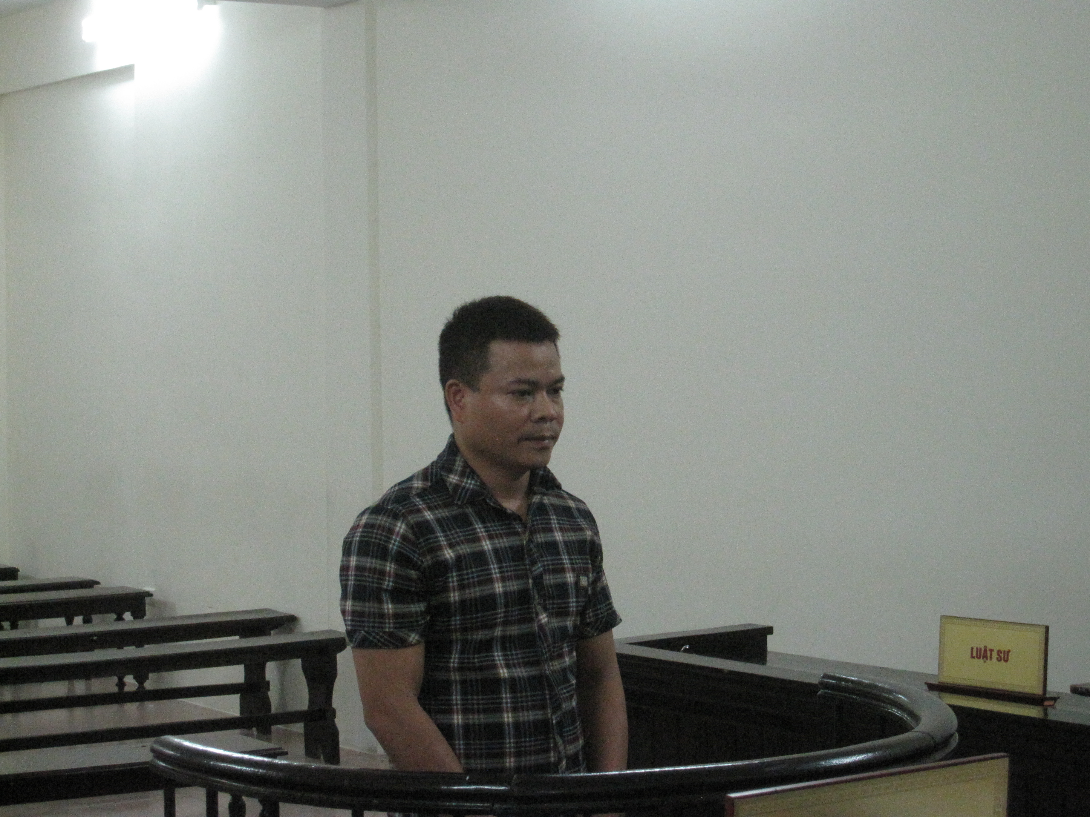 Làm giả 150 Chứng minh thư công an nhân dân bị phạt 1 năm tù