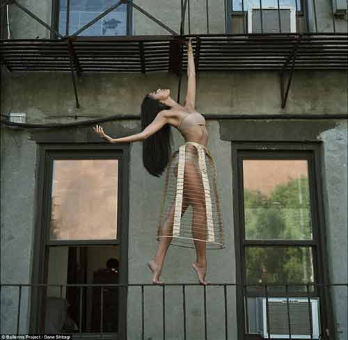 Bộ ảnh ấn tượng: Múa ballet ở khắp mọi nơi trên đường phố Bộ ảnh ấn tượng: Múa ballet ở khắp mọi nơi trên đường phố