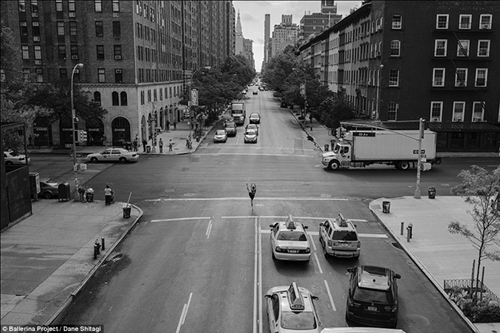 Bộ ảnh ấn tượng: Múa ballet ở khắp mọi nơi trên đường phố Bộ ảnh ấn tượng: Múa ballet ở khắp mọi nơi trên đường phố