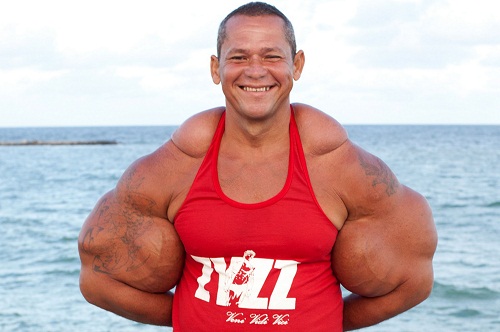 Người đàn ông có cơ bắp tay Người đàn ông có cơ bắp tay