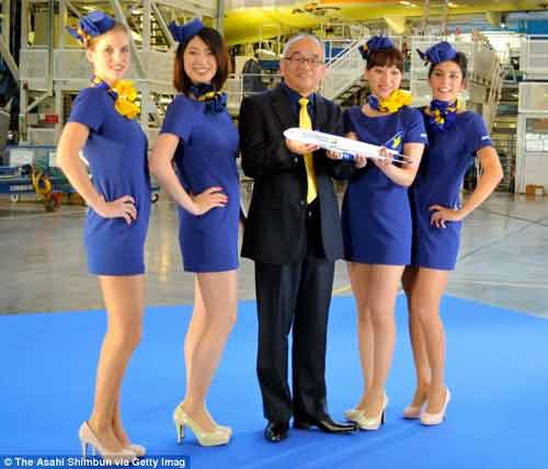 Đồng phục của hãng hàng không Nhật Bản bị chỉ trích vì độ ngắn Đồng phục của hãng hàng không Nhật Bản bị chỉ trích vì độ ngắn