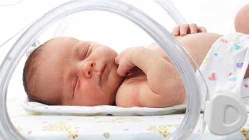 Bé sơ sinh bỗng nhiên tỉnh lại sau khi bác sĩ khẳng định đã chết