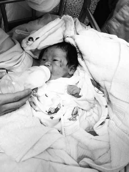 Xúc động bà mẹ vẫn cố sinh con trước khi chết trong tai nạn Xúc động bà mẹ vẫn cố sinh con trước khi chết trong tai nạn