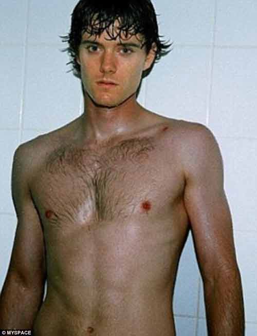 Kinh hoàng cô gái bị cưỡng hiếp khi đang chat webcam với bạn trai Kinh hoàng cô gái bị cưỡng hiếp khi đang chat webcam với bạn trai