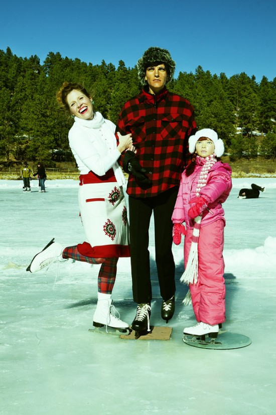 Kỳ lạ người phụ nữ du lịch suốt 14 năm cùng gia đình ma-nơ-canh Kỳ lạ người phụ nữ du lịch suốt 14 năm cùng gia đình ma-nơ-canh