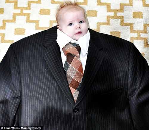 Trào lưu ảnh ngộ nghĩnh - em bé trong những bộ vest người lớn Trào lưu ảnh ngộ nghĩnh - em bé trong những bộ vest người lớn