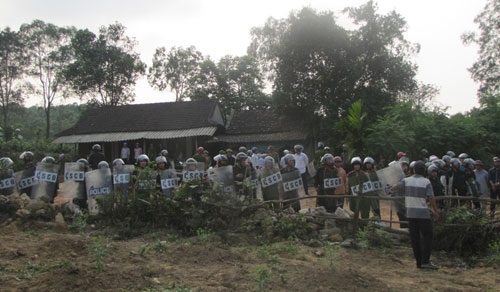 Hà Tĩnh: Dân vây đánh 9 công an, đốt cháy 12 xe máy trong đêm