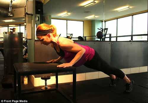 Bà bầu vẫn đến phòng tập thể hình dù sắp sinh con