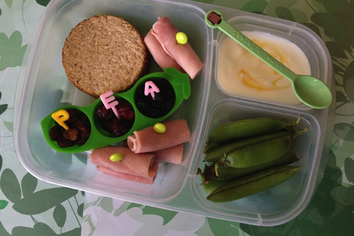 Những hộp cơm trưa đầy màu sắc đáng yêu của mẹ dành cho con