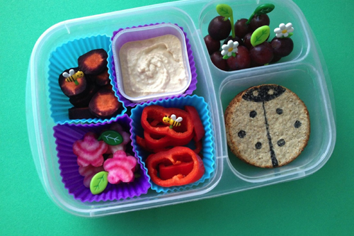 Những hộp cơm trưa đầy màu sắc đáng yêu của mẹ dành cho con