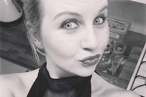 Cô giáo nhạc kịch dụ dỗ nam sinh vào nhà nghỉ “quan hệ” Cô giáo nhạc kịch dụ dỗ nam sinh vào nhà nghỉ “quan hệ”