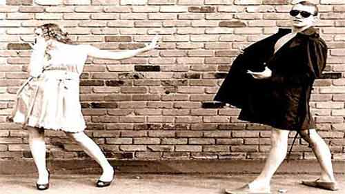 Chứng bệnh phô dâm, thích khoe “của quý”