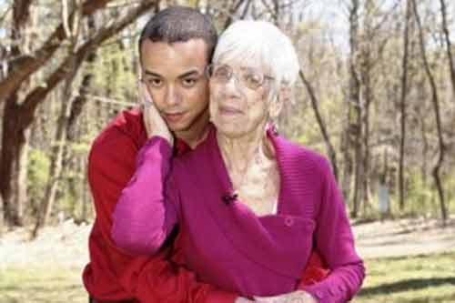 Cụ bà 91 hẹn hò với “phi công trẻ” 31 tuổi Cụ bà 91 hẹn hò với “phi công trẻ” 31 tuổi