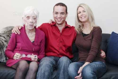 Cụ bà 91 hẹn hò với “phi công trẻ” 31 tuổi Cụ bà 91 hẹn hò với “phi công trẻ” 31 tuổi