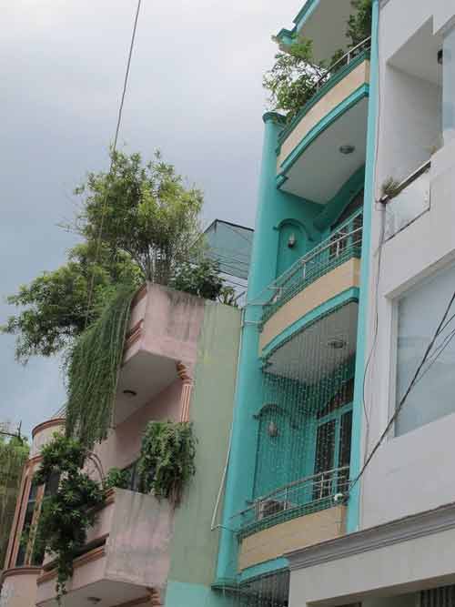 Bị cha la mắng, bé trai 10 tuổi nhảy lầu tự tử