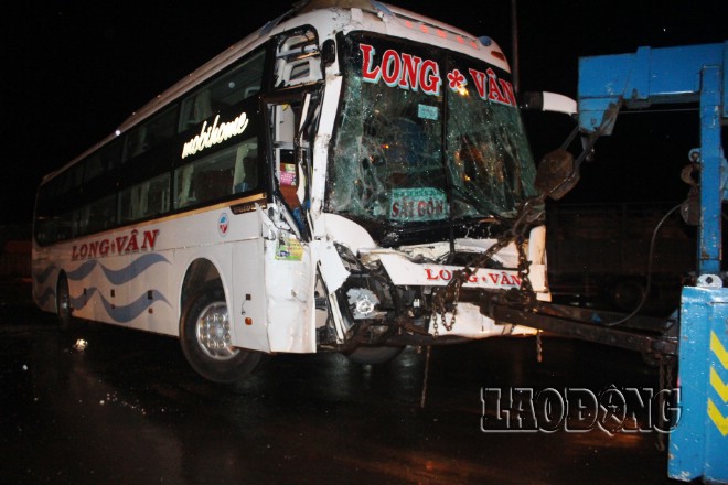 Gia Lai: Tai nạn kinh hoàng, xe khách đâm xe đưa đón học sinh Gia Lai: Tai nạn kinh hoàng, xe khách đâm xe đưa đón học sinh