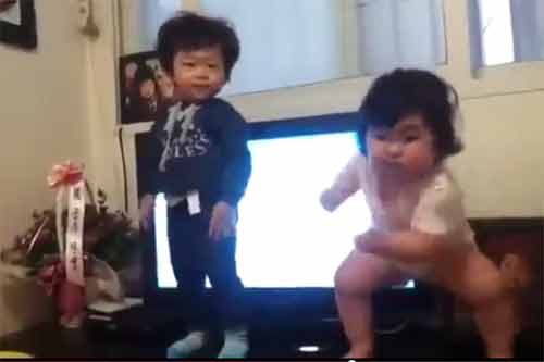Video hai em bé Hàn Quốc nhảy siêu đáng yêu Video hai em bé Hàn Quốc nhảy siêu đáng yêu