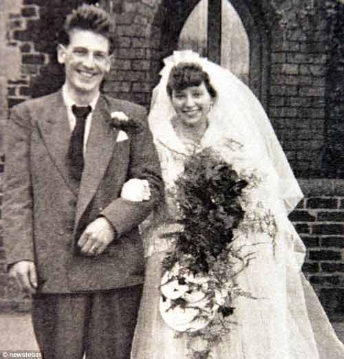 Kỷ niệm 60 ngày cưới cảm động của cụ bà ung thư giai đoạn cuối