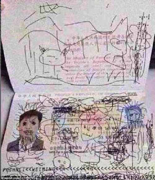 Gia đình Trung Quốc bị kẹt ở sân bay vì con vẽ bậy lên hộ chiếu