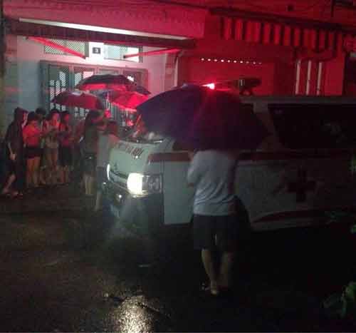 Dân mạng cầu an cho bà mẹ trẻ sinh non ngoài đường giữa đêm mưa Dân mạng cầu an cho bà mẹ trẻ sinh non ngoài đường giữa đêm mưa