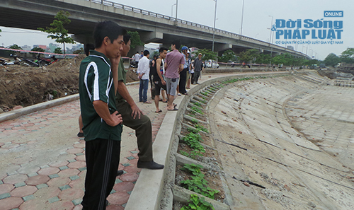 Phát hiện người phụ nữ chết trong tư thế úp mặt xuống nước