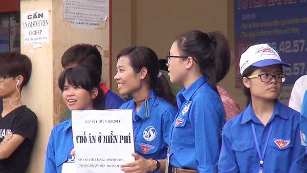 Nhộn nhịp sĩ tử về Kinh