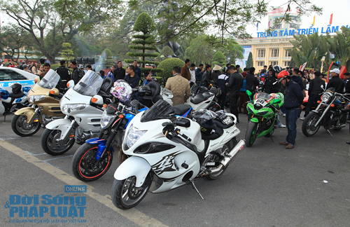 Bằng lái xe hạng A2 dành cho người đủ 18 tuổi trở lên-01 Bằng lái xe hạng A2 dành cho người đủ 18 tuổi trở lên-01