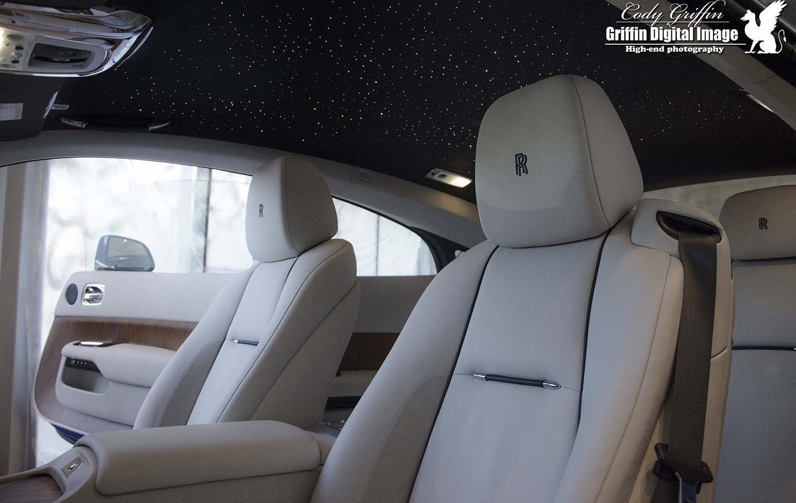 Rolls-Royce Wraith “độc” trong bộ cánh lạ-05