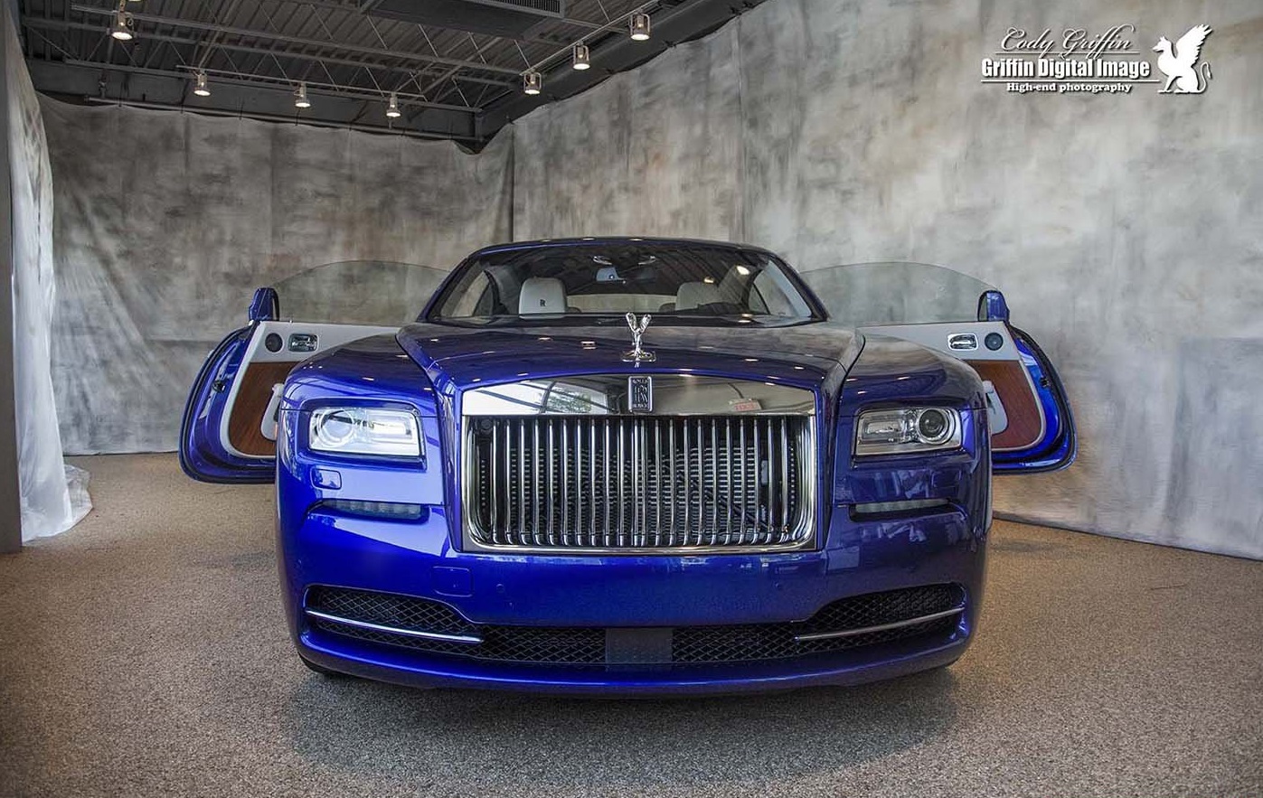 Rolls-Royce Wraith “độc” trong bộ cánh lạ-03