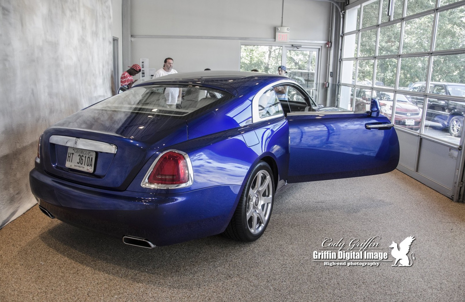 Rolls-Royce Wraith “độc” trong bộ cánh lạ-02