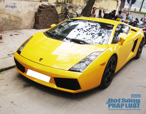Bò vàng Lamborghini Gallardo tái xuất trên phố Hà Nội