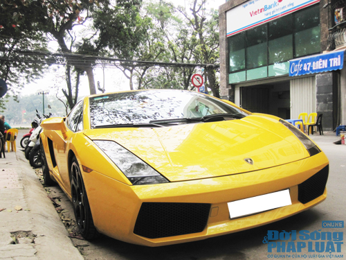 Bò vàng Lamborghini Gallardo tái xuất trên phố Hà Nội